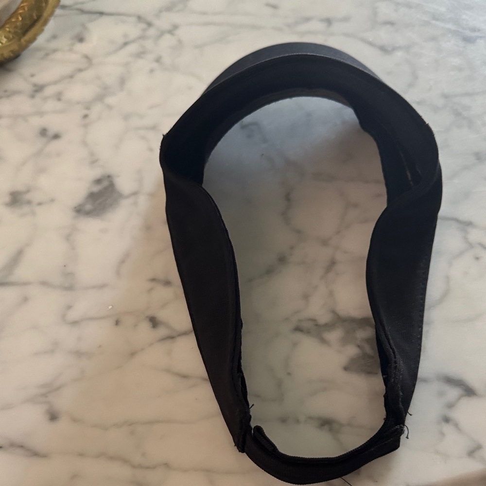 Gucci Black Visor with Green and Red Stripe - Picture 2 of 3